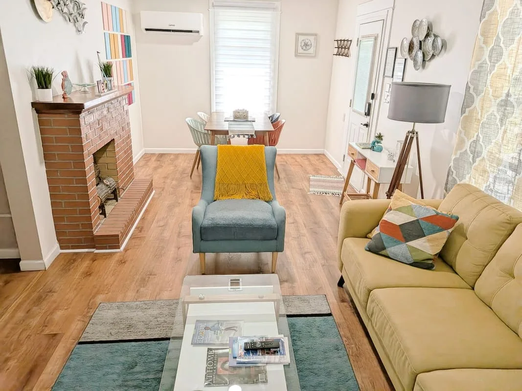 2 BR Quaint Private Bungalow NR Downtown & Beaches, bungalow